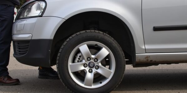 Guide pratique : comment retirer un pneu de voiture étape par étape