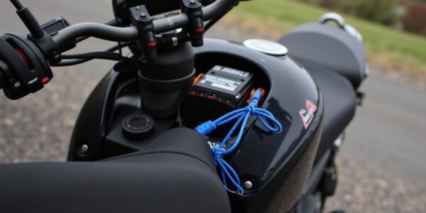 Guide pratique : rechargez facilement la batterie de votre moto, étape par étape